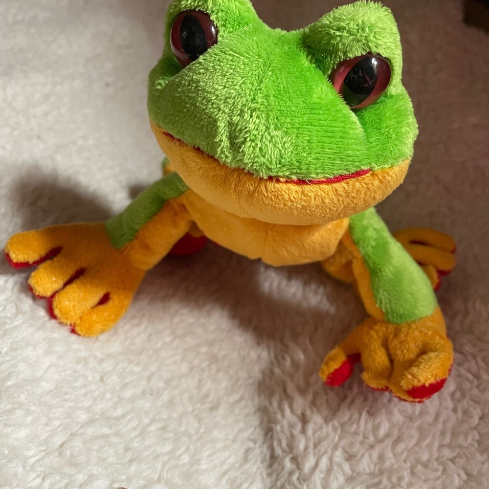 GANZ Cheektowaga Plush Green Frog, Collectible, like new. Adorable!